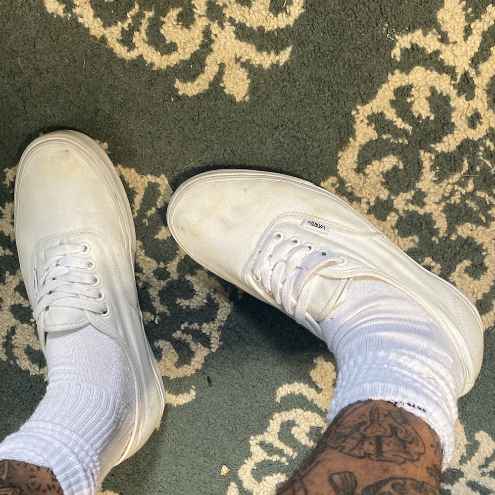 USED WHITE CLASSIC LOW TOP VANS